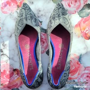 Rothy's Grey Stone Snake Points